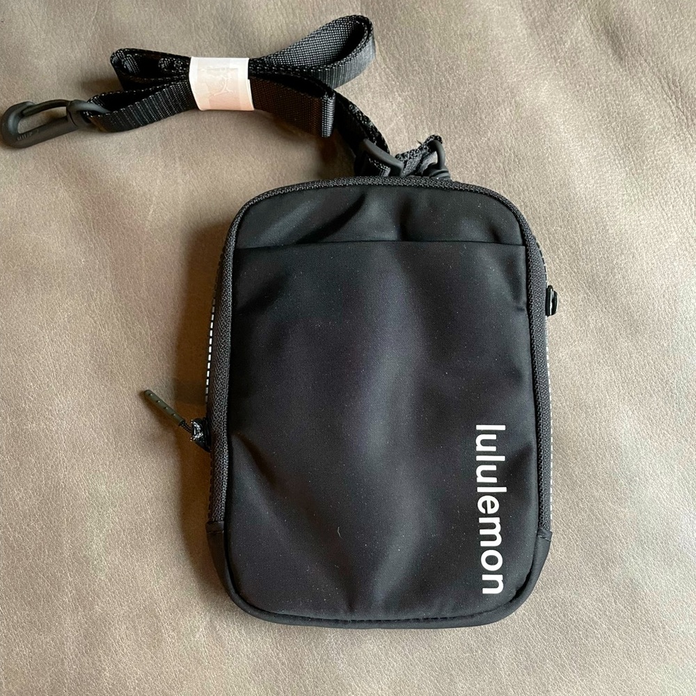 Lululemon crossbody key bag